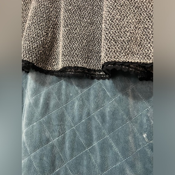 Women's Express Size 0 Pull On Textured Fabric Mini Skirt Black and White - Picture 3 of 5